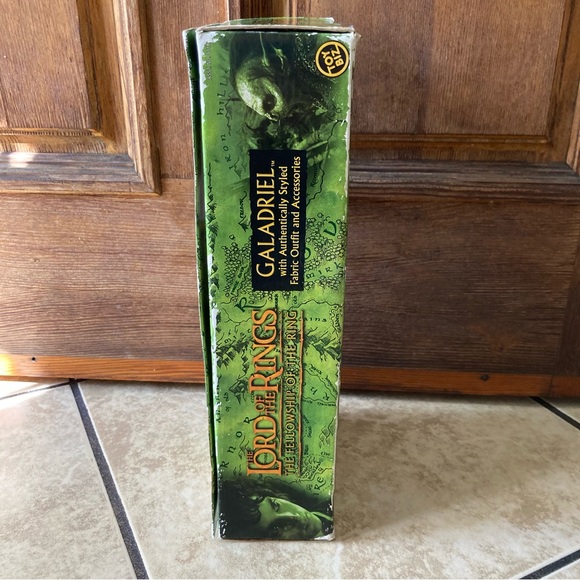 Vintage Lord of the Rings Galadriel Collector Action Figure Doll by ToyBiz 2002 - Picture 12 of 14